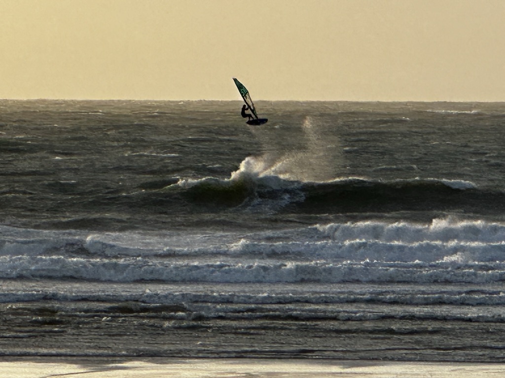 windsurf